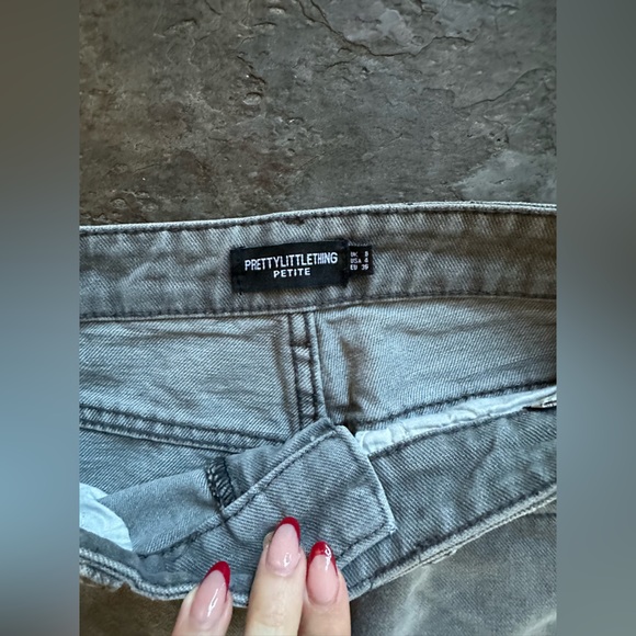 PrettyLittleThing Gray High Rise Distressed Jeans - Picture 4 of 4